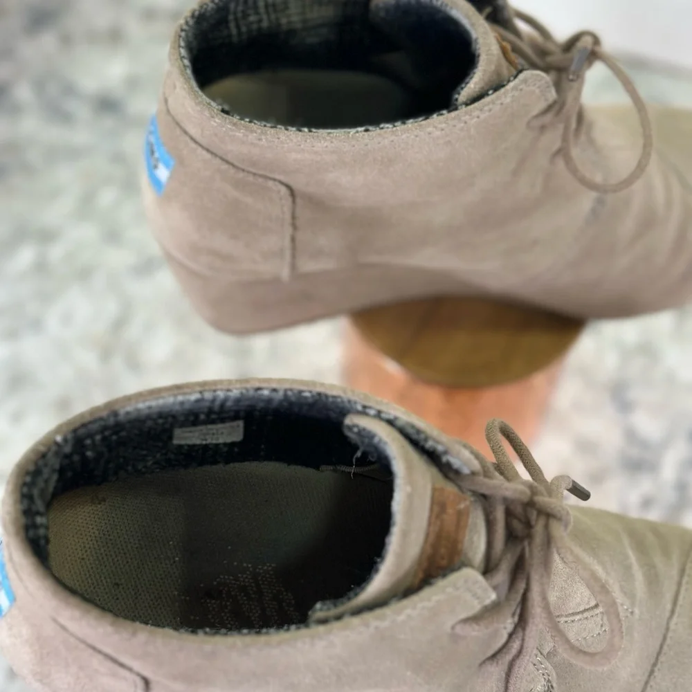 Toms‎ Neutral Suede Leather Desert Wedge Booties